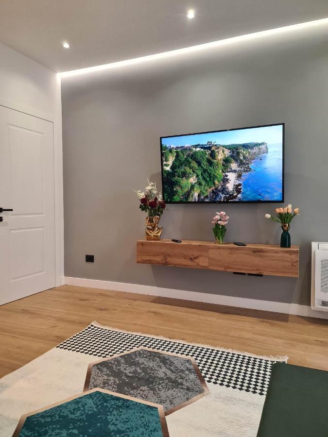 Grey Luxury Apartment Гирокастра Экстерьер фото